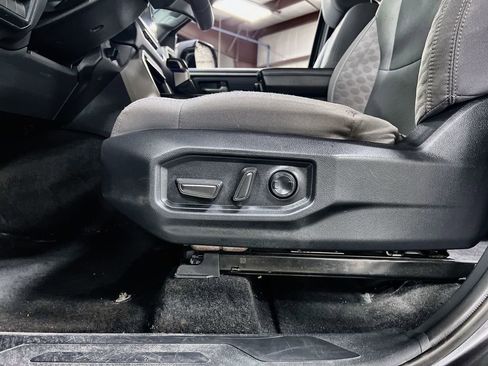 Used 2025 Toyota Tundra SR5 w/ SR5 Convenience Package AWD/4WD image 14