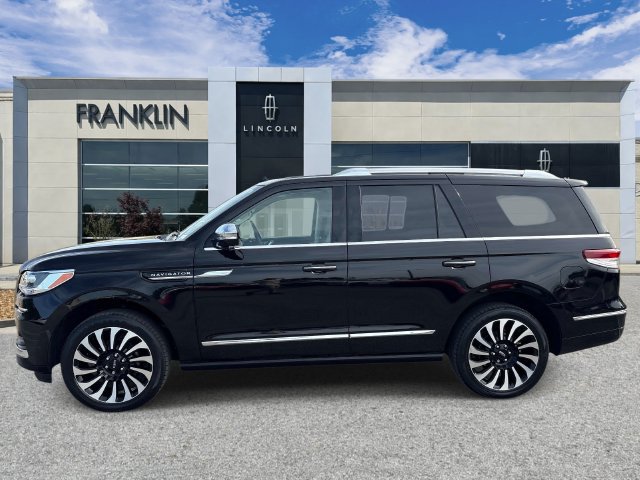 Certified 2024 Lincoln Navigator Black Label AWD/4WD image 4