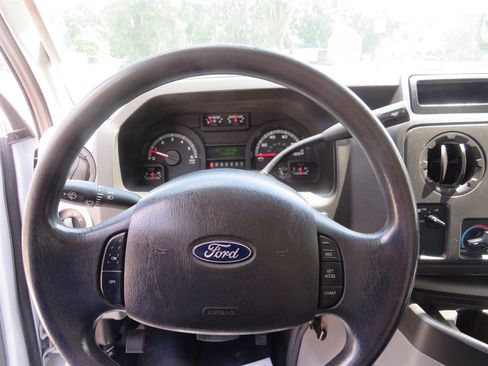 Used 2018 Ford E-350 and Econoline 350 Super Duty w/ Power Windows & Locks Group RWD image 5