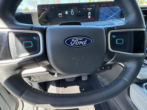 Used 2025 Ford Expedition Active image 15