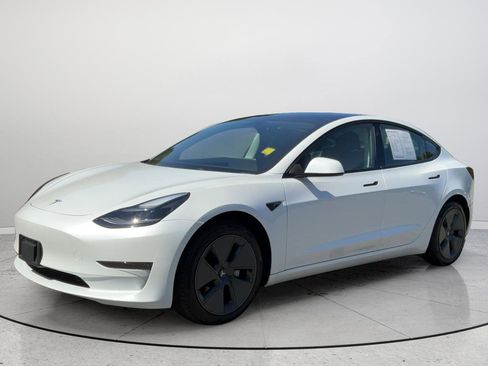 Used 2023 Tesla Model 3 Standard Range RWD image 4