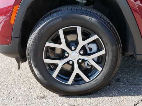 Used 2025 Jeep Grand Cherokee Limited w/ Luxury Tech Group II image 15