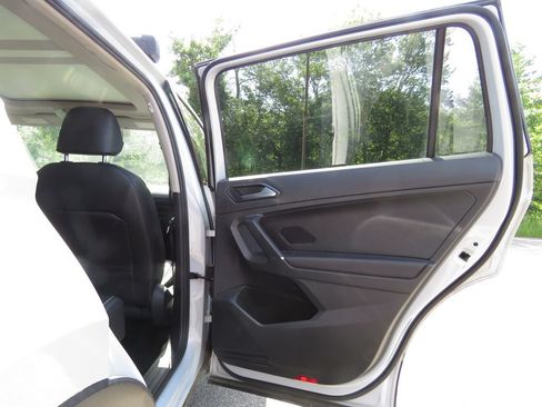Used 2018 Volkswagen Tiguan SEL Premium AWD/4WD image 15
