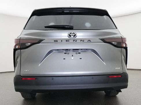 New 2026 Toyota Sienna XLE image 23