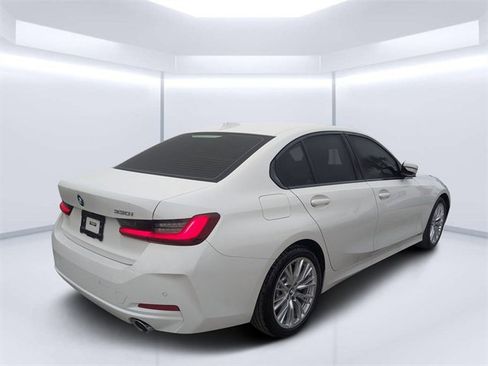 Used 2023 BMW 330i Sedan image 3