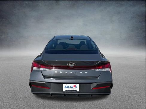 Used 2024 Hyundai Elantra SE FWD image 10