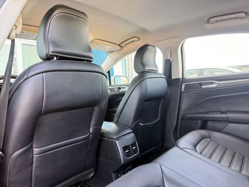 Used 2018 Ford Fusion SE w/ Equipment Group 602A FWD image 17