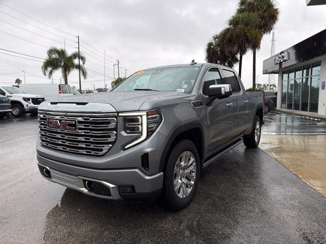 Used 2023 GMC Sierra 1500 Denali w/ Technology Package AWD/4WD image 4