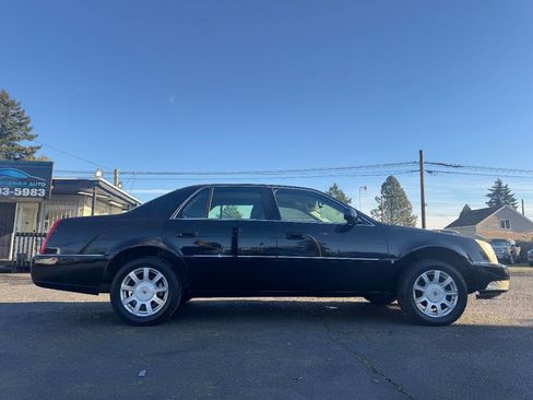 Used 2009 Cadillac DTS Luxury 5 Passenger 4dr Sedan image 4