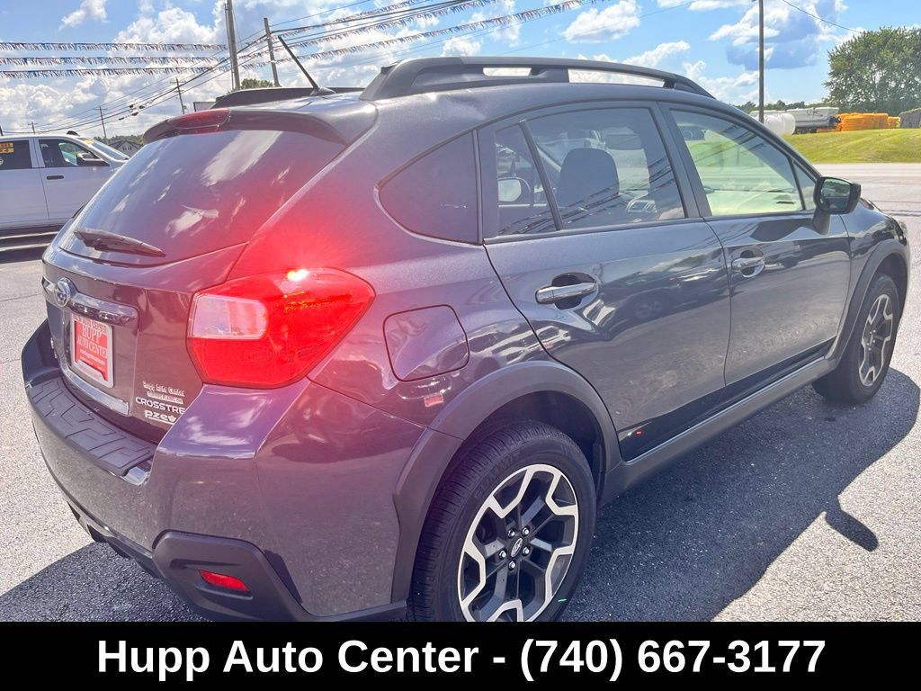 Used 2017 Subaru Crosstrek 2.0i Premium w/ Moonroof Package AWD/4WD image 4