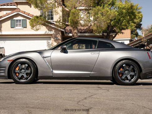 Used 2016 Nissan GT-R Black Edition AWD/4WD image 3