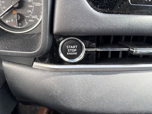 Used 2025 Mitsubishi Outlander ES image 11