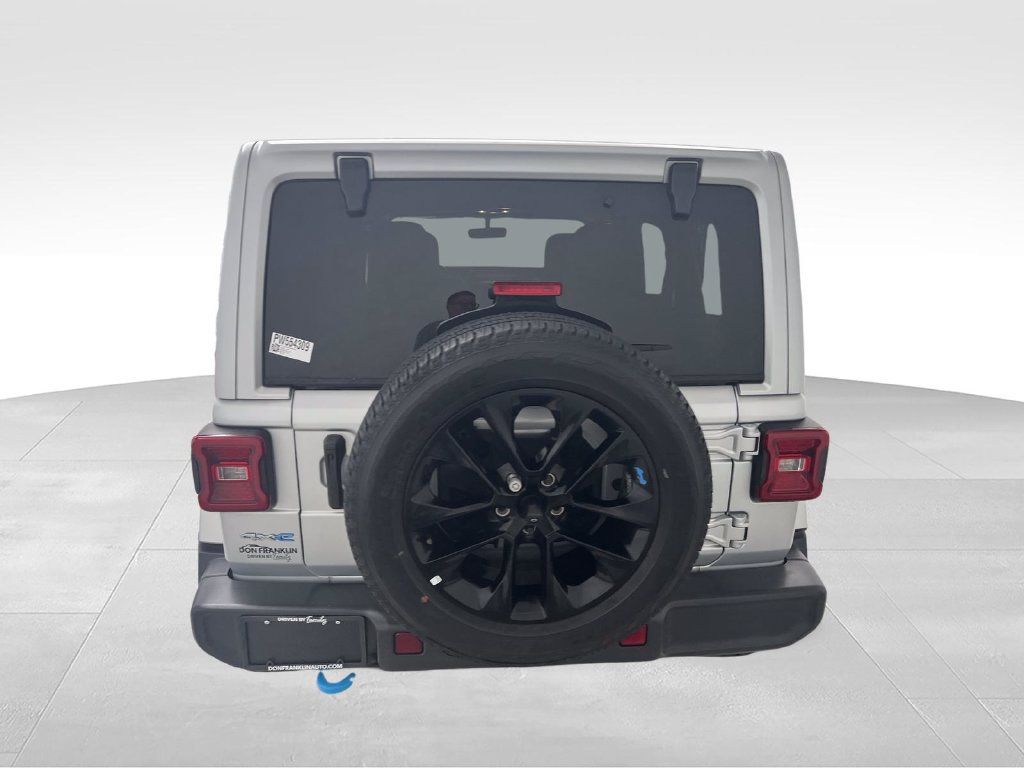 Used 2023 Jeep Wrangler Unlimited Sahara w/ Cold Weather Group AWD/4WD image 4