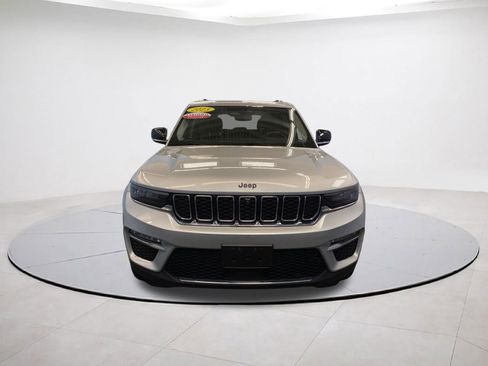 Used 2023 Jeep Grand Cherokee Limited w/ Luxury Tech Group II AWD/4WD image 2
