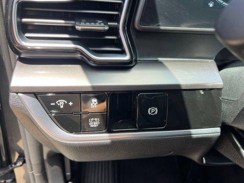 Used 2025 Kia Sportage EX AWD/4WD image 25