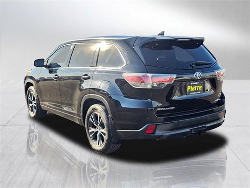 Used 2016 Toyota Highlander XLE image 4