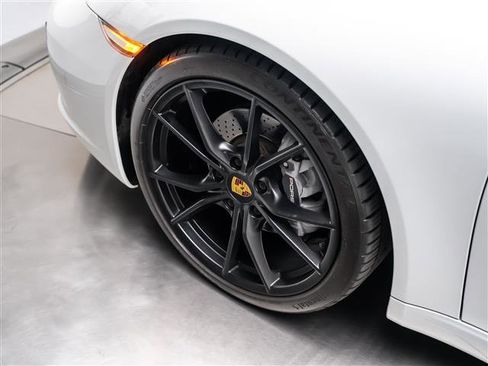 Used 2018 Porsche 911 Carrera RWD image 10