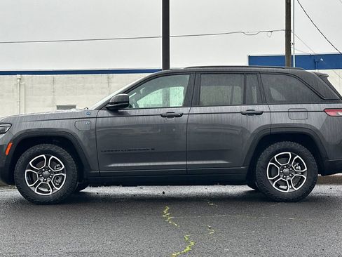 Used 2023 Jeep Grand Cherokee Trailhawk w/ Advanced Protech Group II AWD/4WD image 6