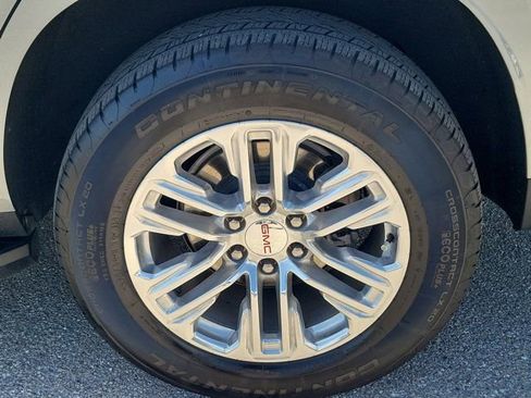Used 2024 GMC Yukon SLT w/ SLT Premium Package image 12