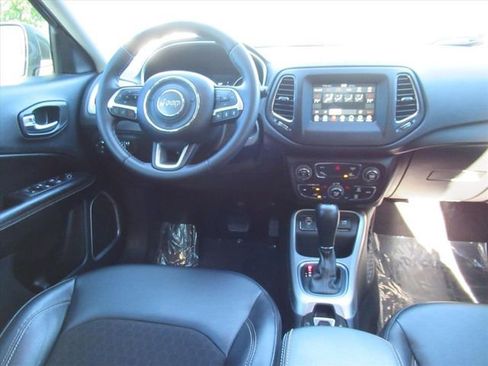 Used 2020 Jeep Compass Latitude FWD image 13
