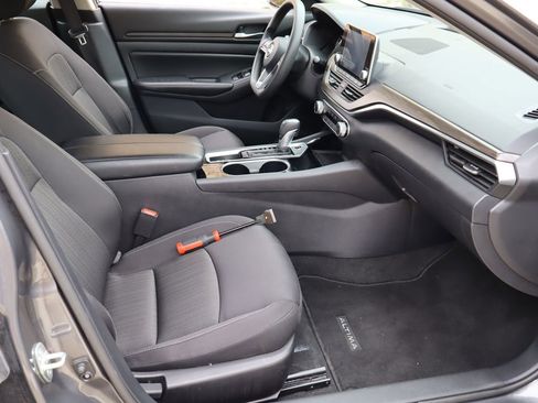 Used 2024 Nissan Altima 2.5 SV FWD image 16