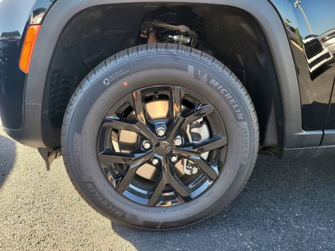 New 2026 Jeep Grand Cherokee L 2WD image 10