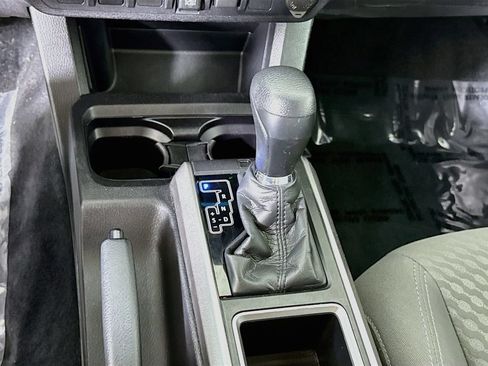 Certified 2021 Toyota Tacoma SR5 AWD/4WD image 10