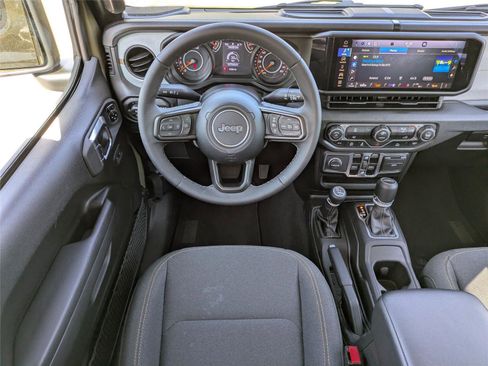 Used 2025 Jeep Wrangler Unlimited Sahara w/ Safety Group AWD/4WD image 18
