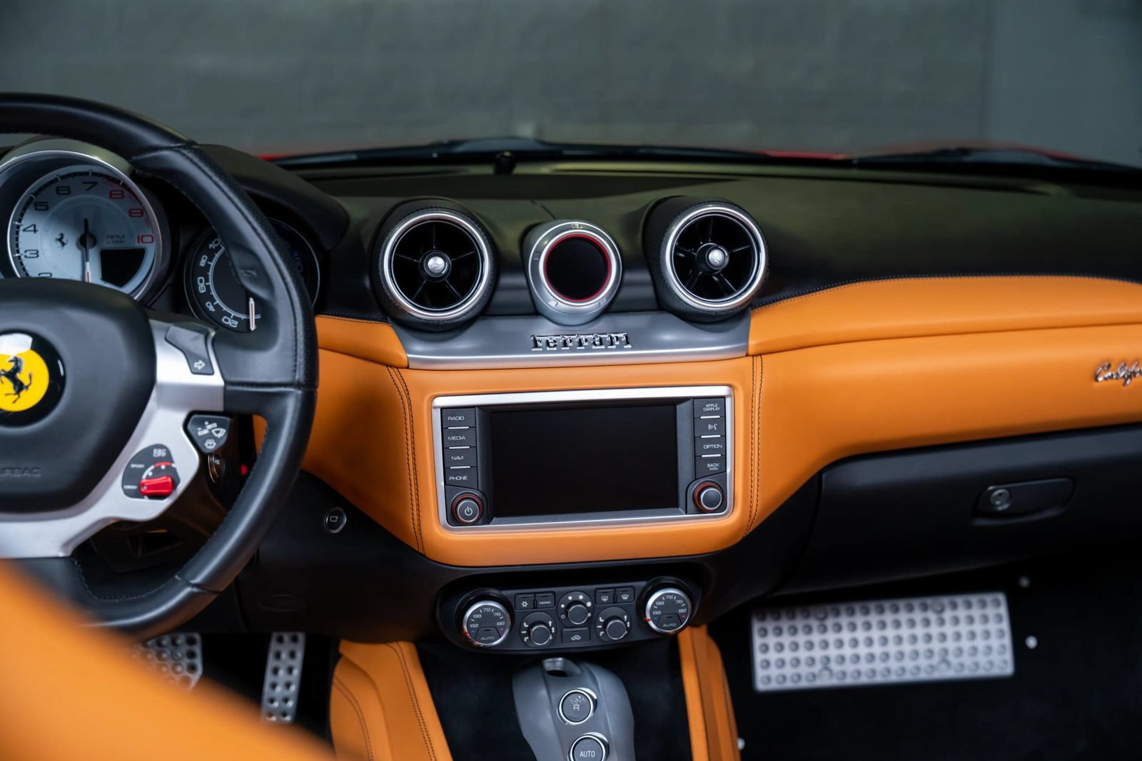 Used 2015 Ferrari California T RWD image 83