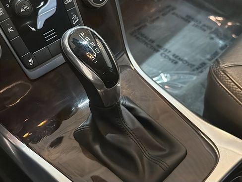 Used 2016 Volvo XC70 T5 Premier w/ Convenience Package image 23