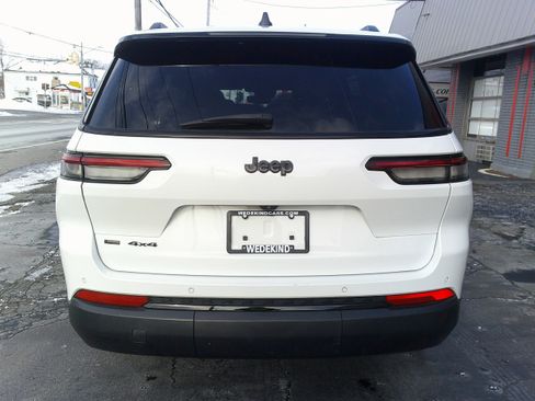 Used 2022 Jeep Grand Cherokee L Laredo image 4