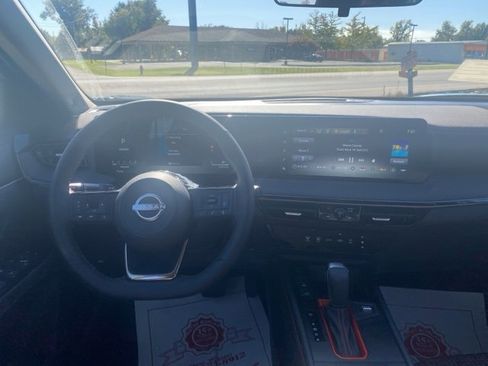 New 2025 Nissan Kicks SR image 14