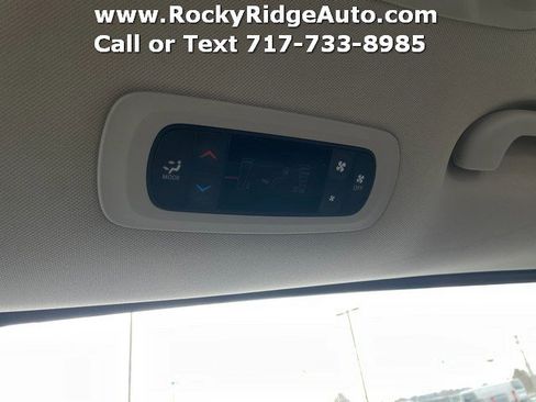 Used 2023 Chrysler Voyager LX image 33