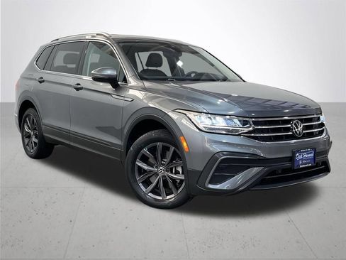 Used 2023 Volkswagen Tiguan SE FWD image 7
