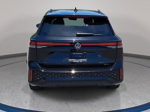 Used 2025 Volkswagen Tiguan SE R-Line AWD/4WD image 6
