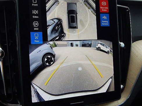 New 2026 Volvo XC60 B5 Plus w/ Protection Package Premier AWD/4WD image 21
