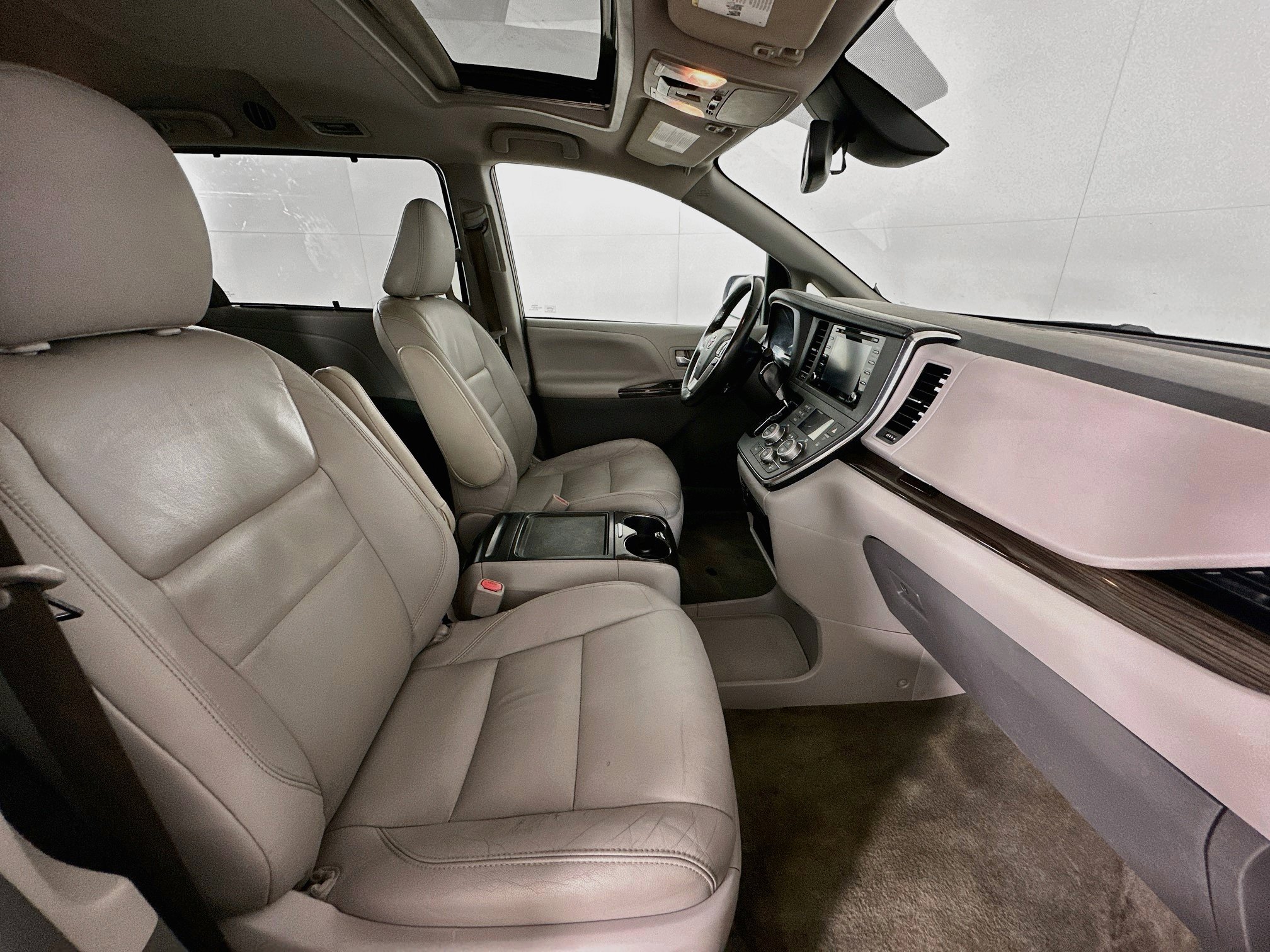 Used 2018 Toyota Sienna XLE FWD image 33