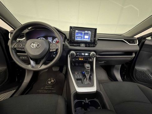 Used 2022 Toyota RAV4 LE AWD/4WD image 11