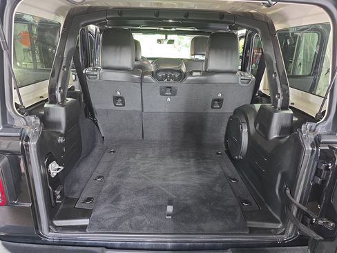 Used 2023 Jeep Wrangler Unlimited Sport AWD/4WD image 12