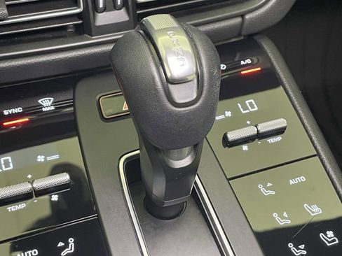 Certified 2022 Porsche Macan AWD/4WD image 35