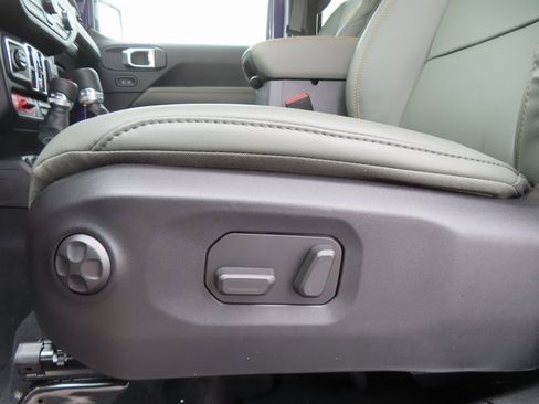 New 2026 Jeep Gladiator Mojave image 9