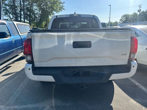 Used 2018 Toyota Tacoma TRD Sport w/ Technology Package RWD image 3
