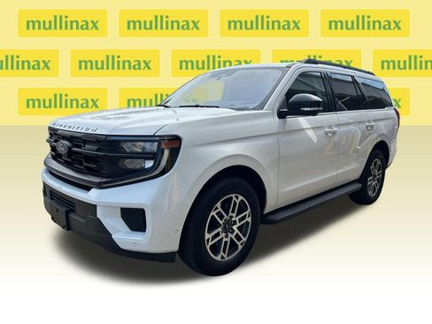Used 2025 Ford Expedition Active RWD image 6