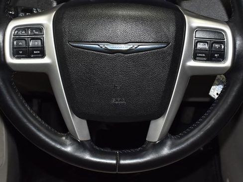 Used 2016 Chrysler Town & Country Touring image 20