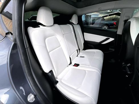 Used 2021 Tesla Model Y Long Range image 19