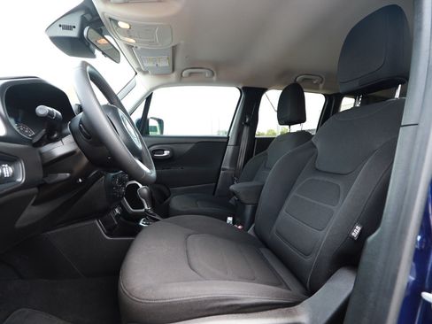 Used 2018 Jeep Renegade Latitude FWD image 17