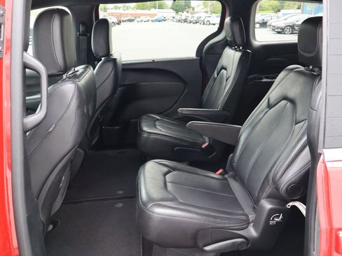 Used 2025 Chrysler Pacifica Select FWD image 5