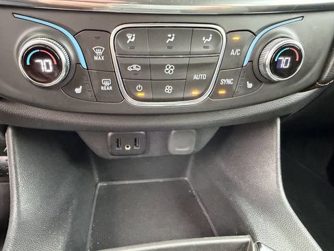 Used 2020 Chevrolet Traverse LT image 44