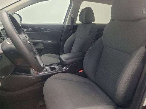 Used 2019 Kia Sorento FWD image 17