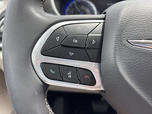Used 2024 Chrysler Pacifica Touring-L FWD image 29